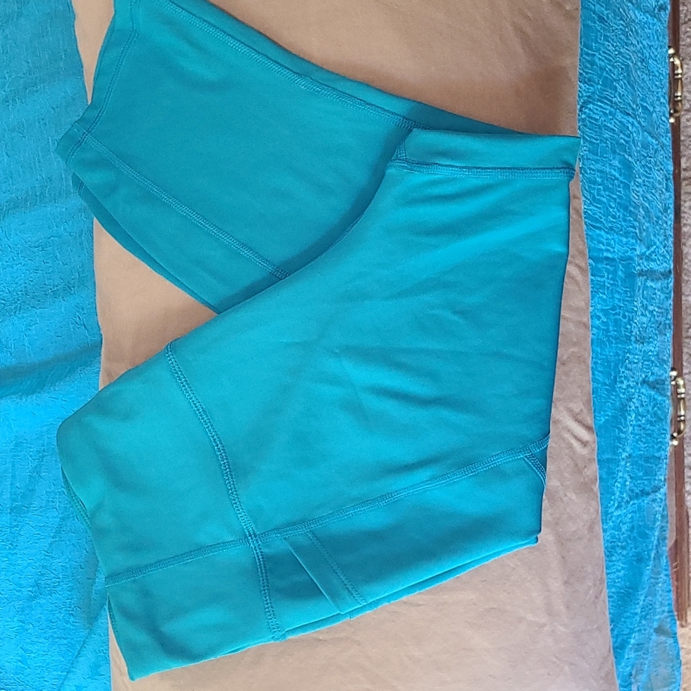AVIA large work out capris